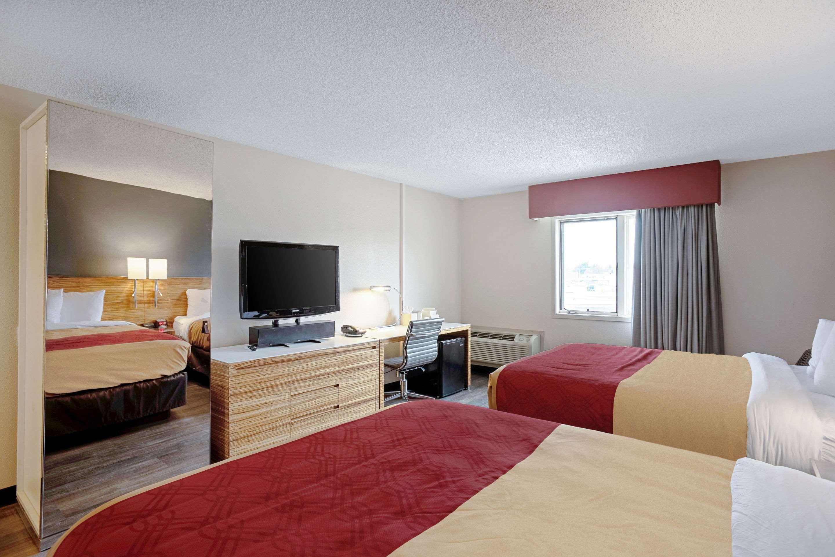 Quality Inn Frontier At Us Hwy 30 Clinton Екстер'єр фото