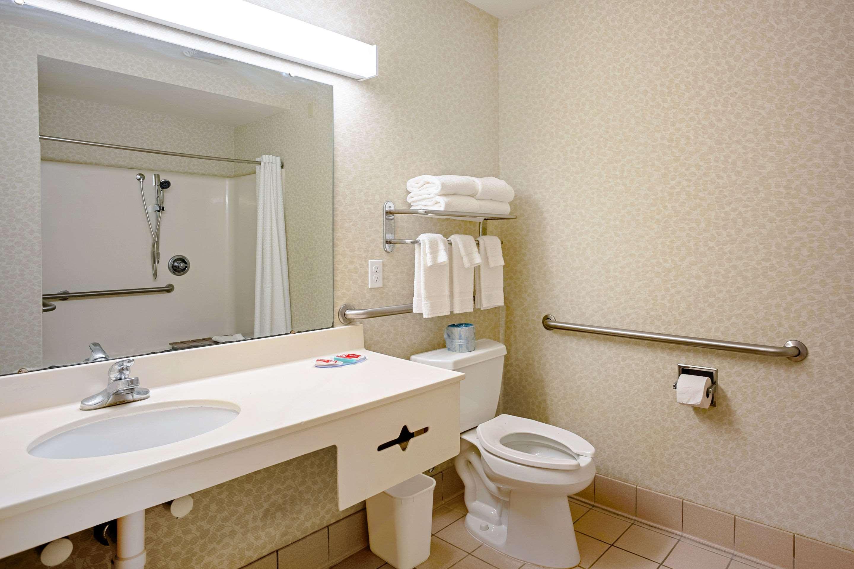 Quality Inn Frontier At Us Hwy 30 Clinton Екстер'єр фото