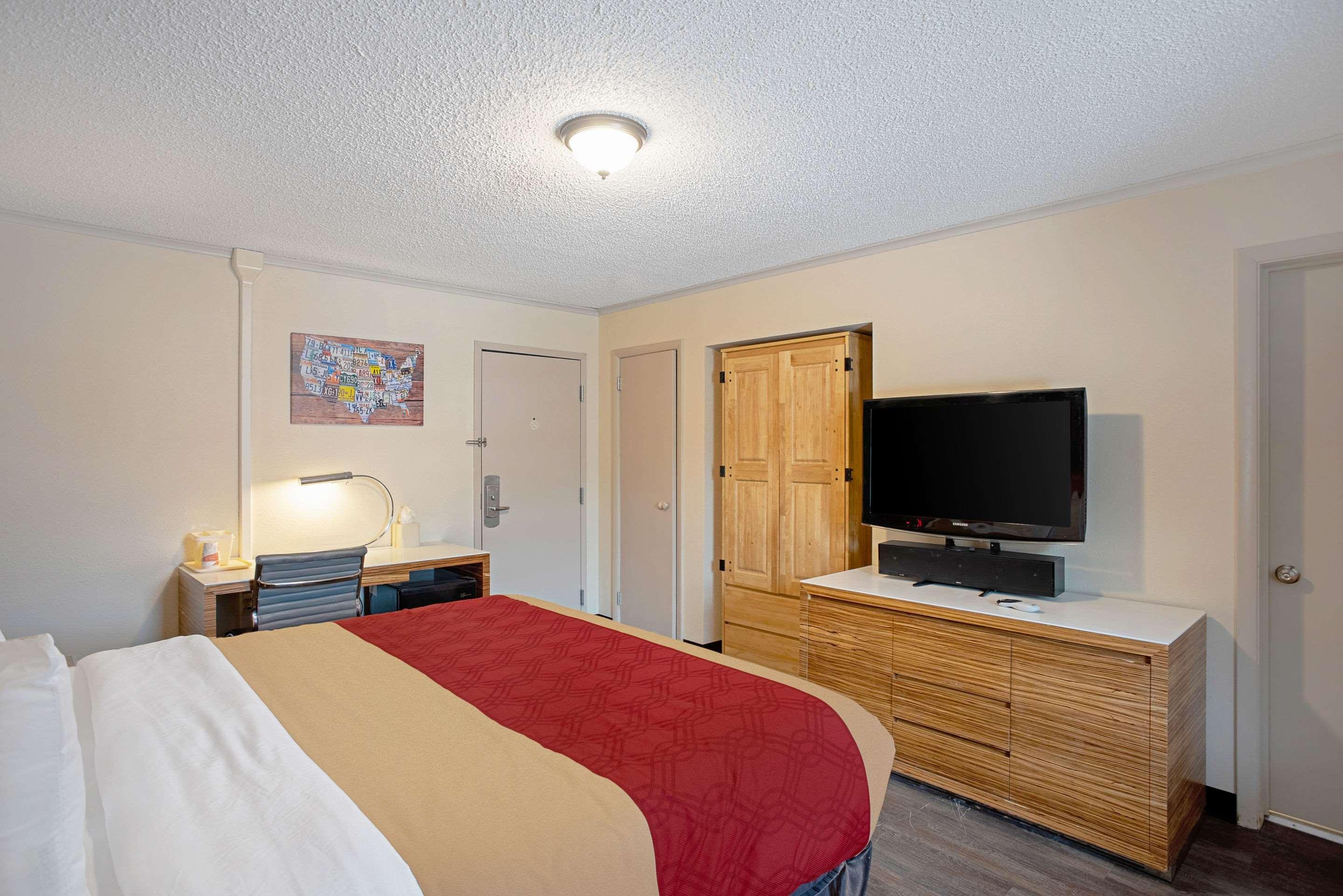 Quality Inn Frontier At Us Hwy 30 Clinton Екстер'єр фото