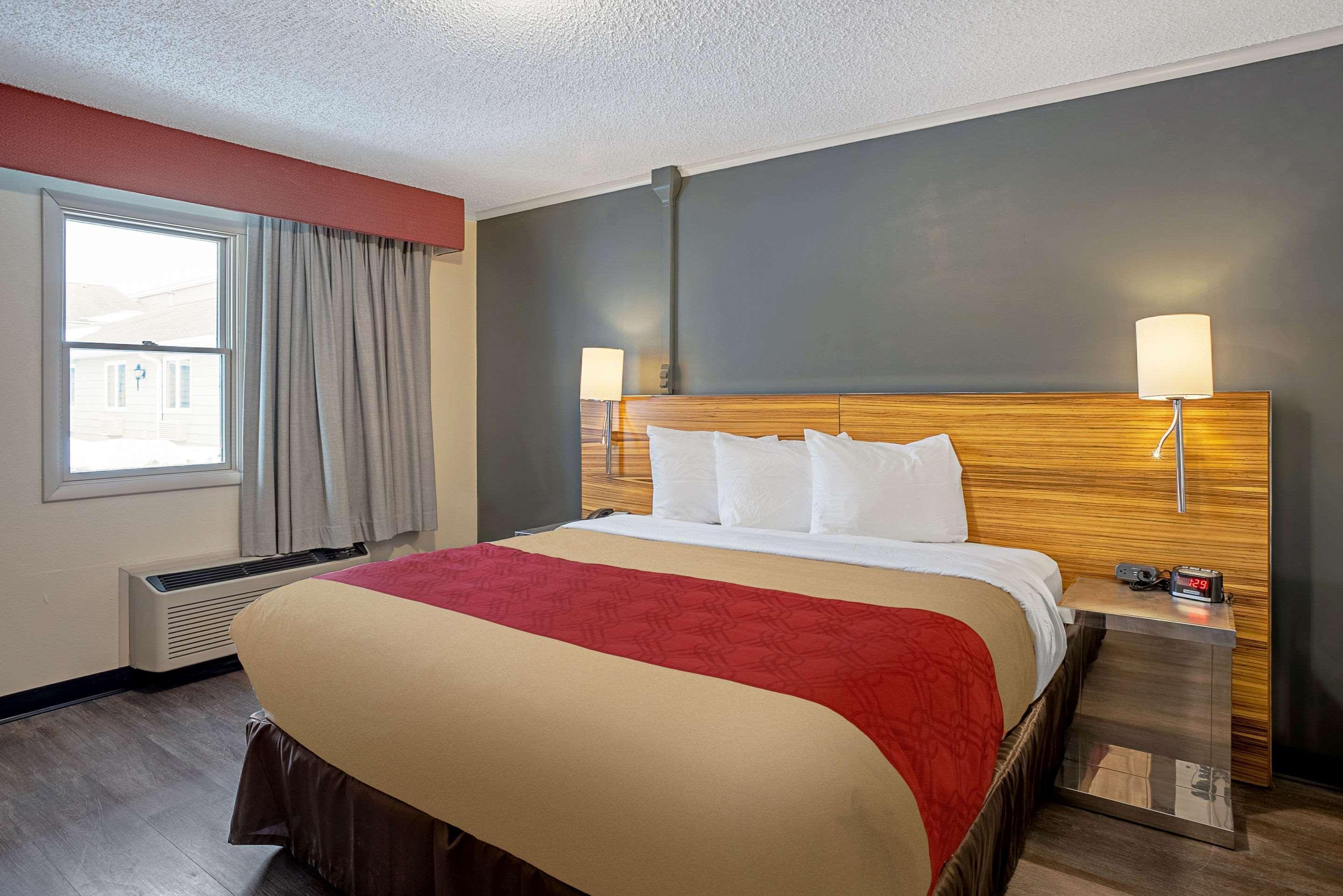 Quality Inn Frontier At Us Hwy 30 Clinton Екстер'єр фото