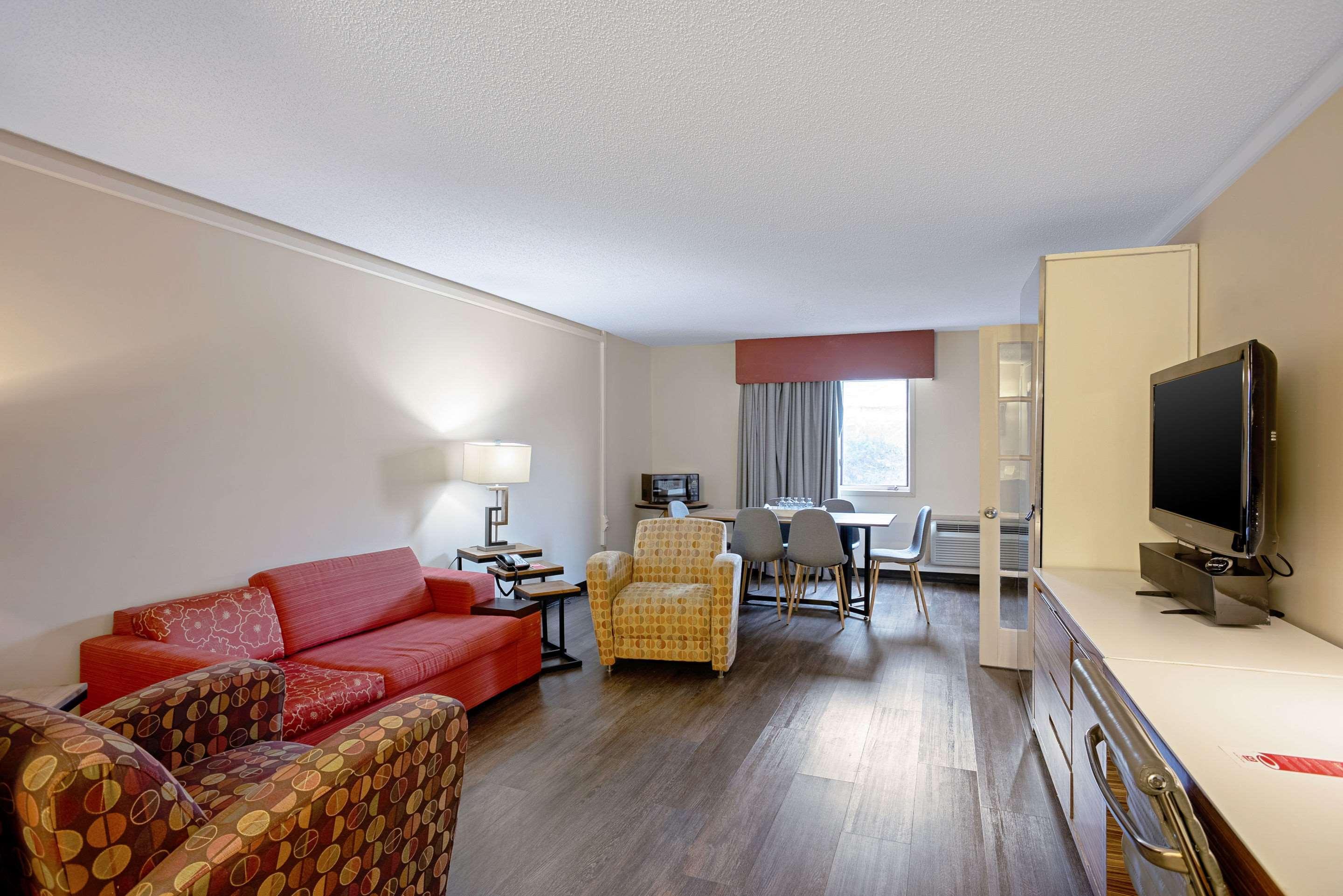 Quality Inn Frontier At Us Hwy 30 Clinton Екстер'єр фото