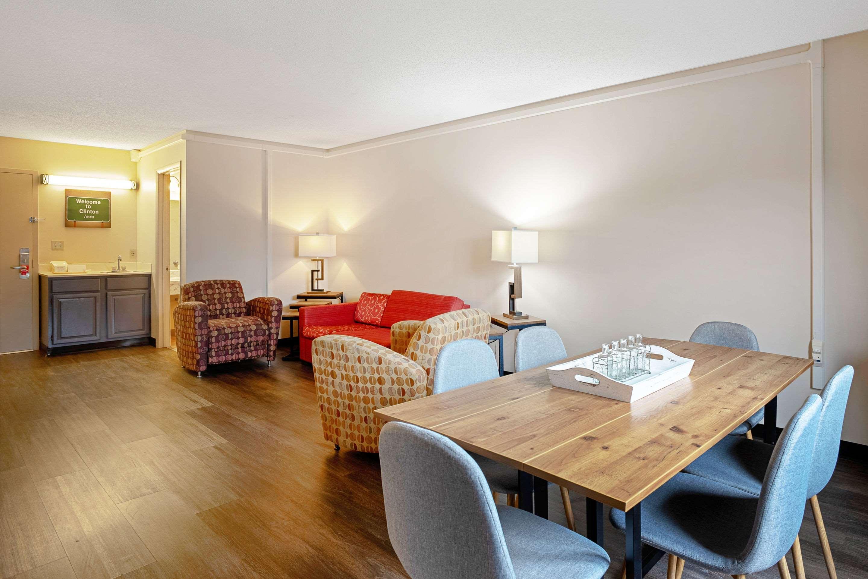 Quality Inn Frontier At Us Hwy 30 Clinton Екстер'єр фото