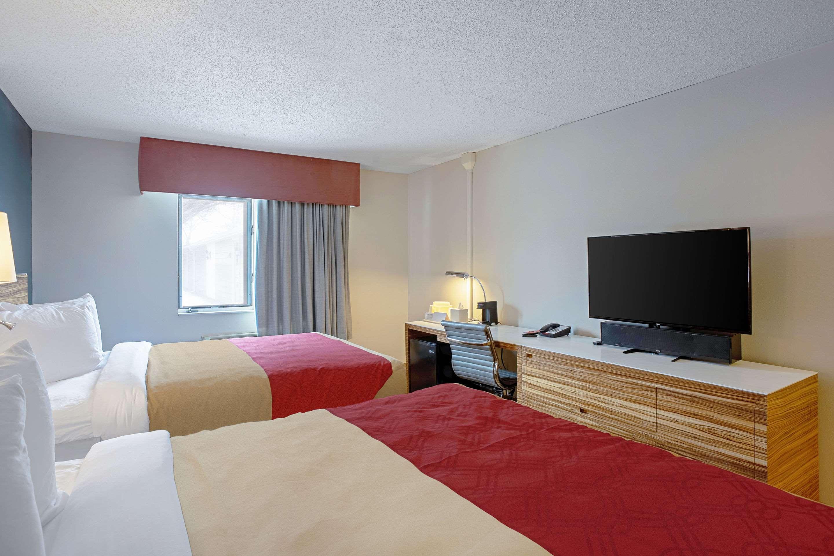 Quality Inn Frontier At Us Hwy 30 Clinton Екстер'єр фото