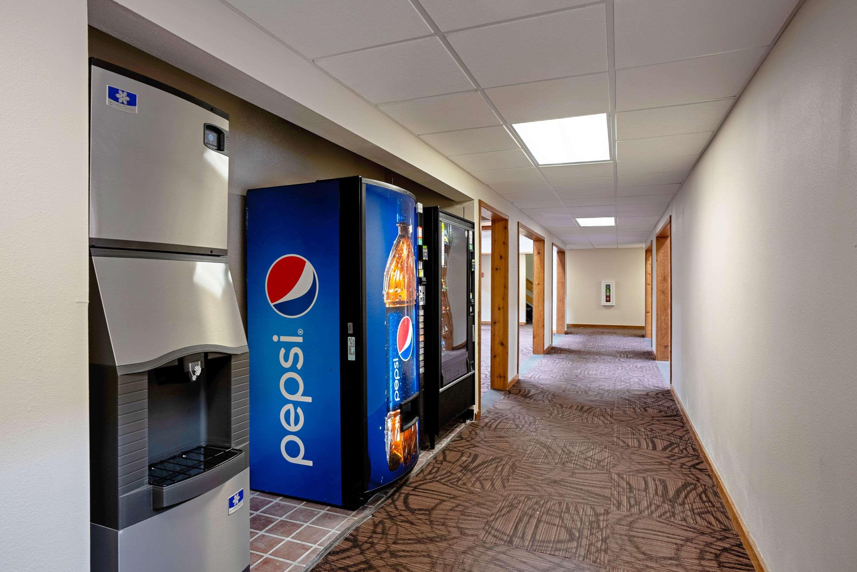 Quality Inn Frontier At Us Hwy 30 Clinton Екстер'єр фото