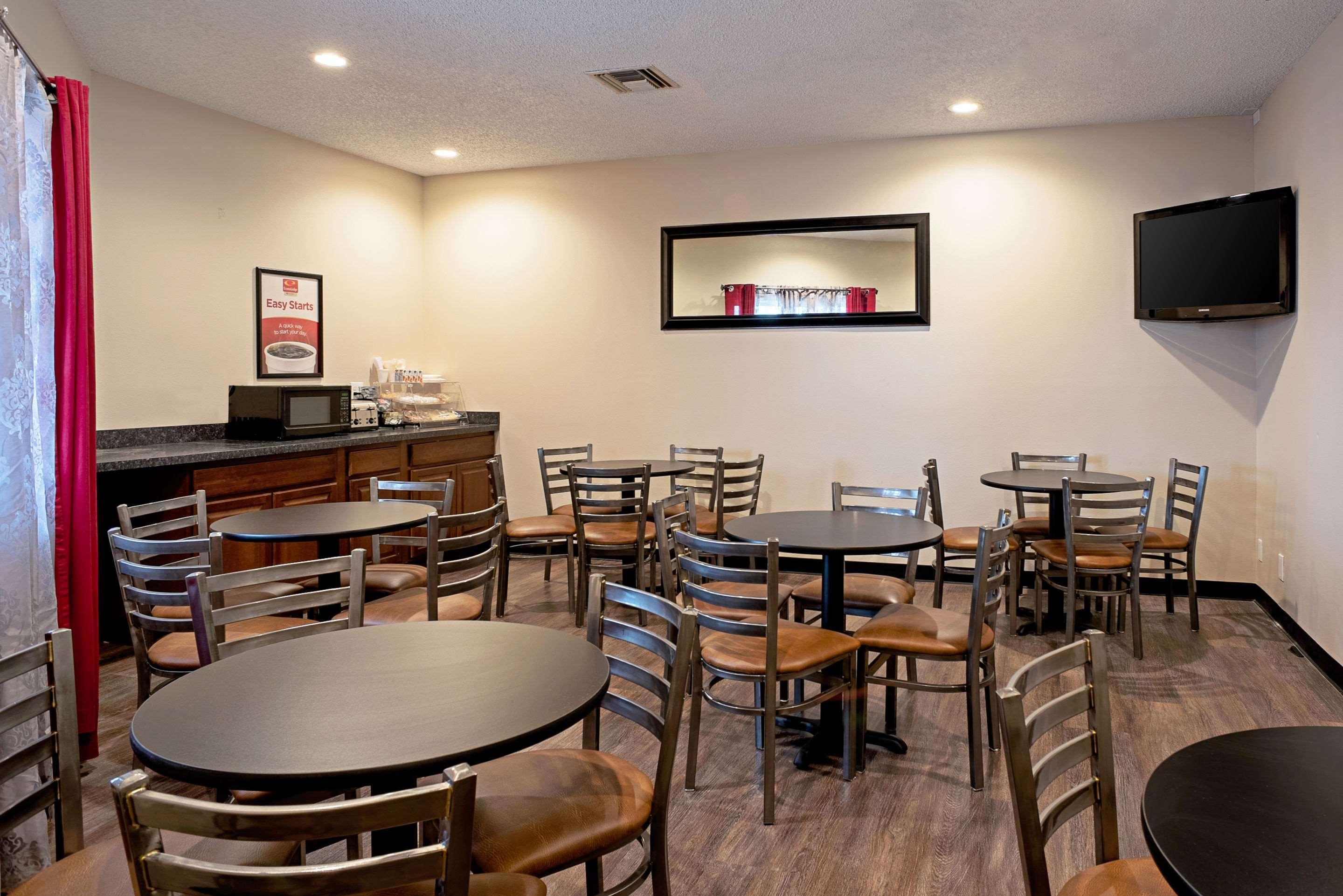Quality Inn Frontier At Us Hwy 30 Clinton Екстер'єр фото