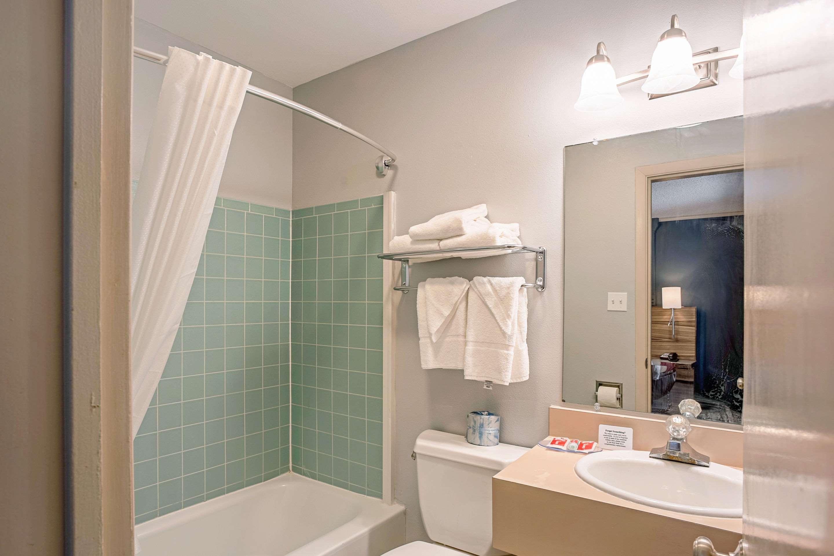 Quality Inn Frontier At Us Hwy 30 Clinton Екстер'єр фото