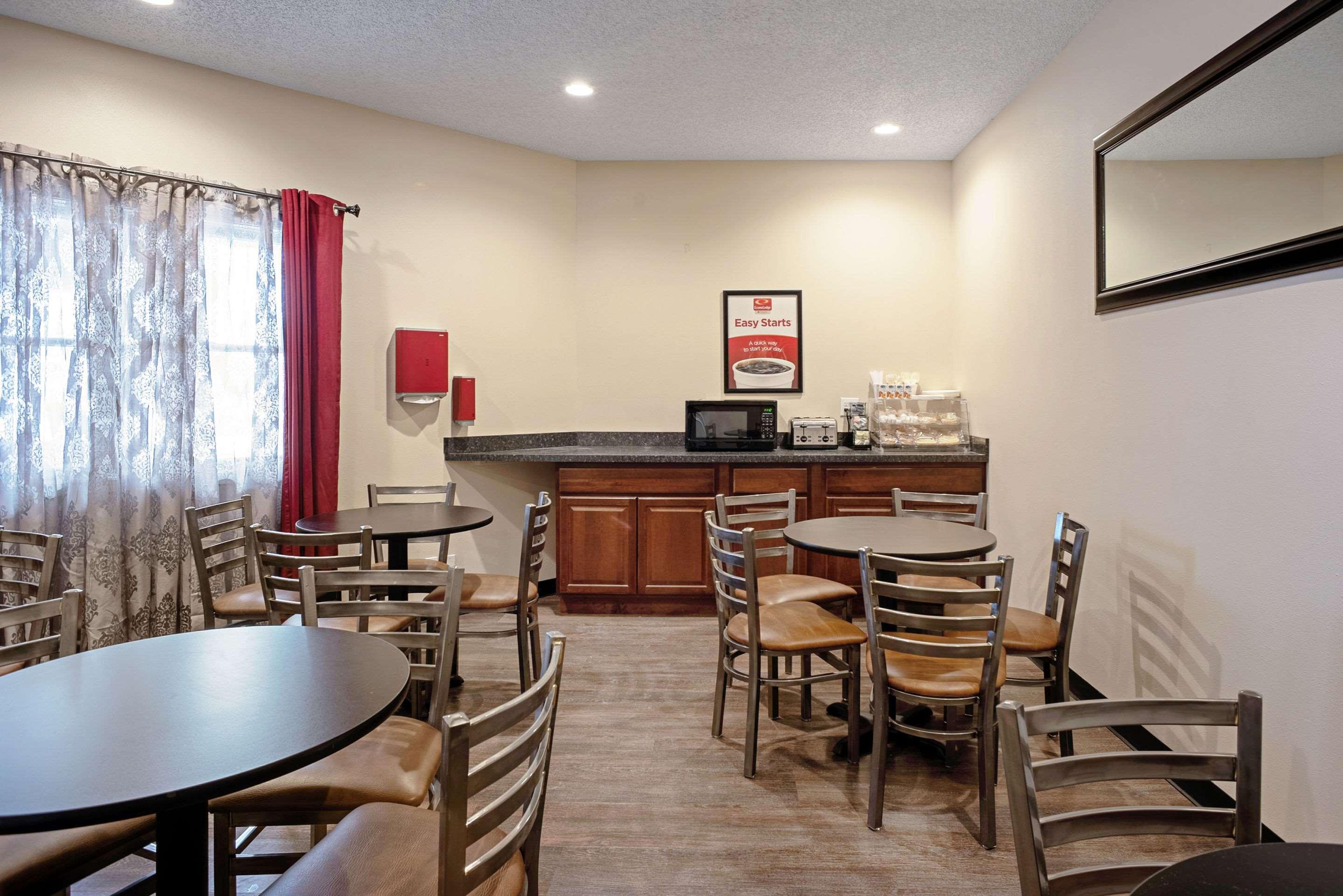 Quality Inn Frontier At Us Hwy 30 Clinton Екстер'єр фото
