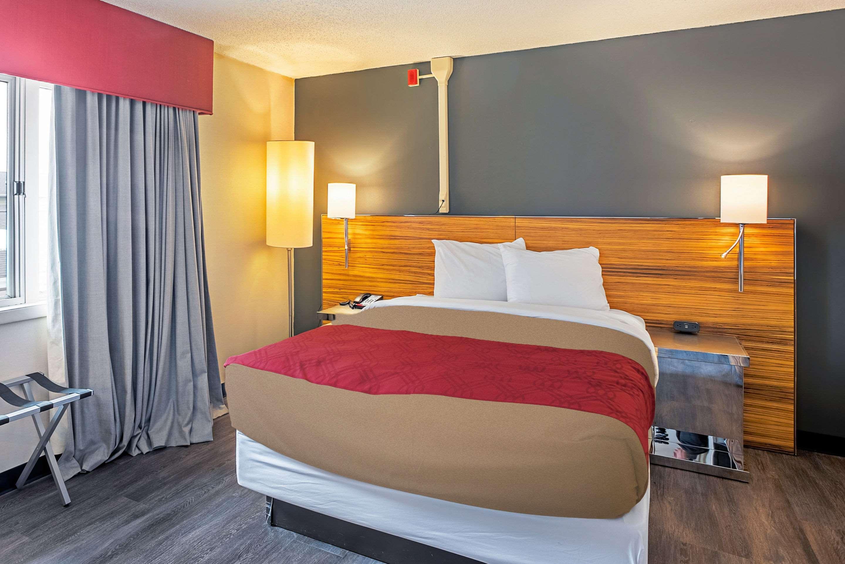 Quality Inn Frontier At Us Hwy 30 Clinton Екстер'єр фото