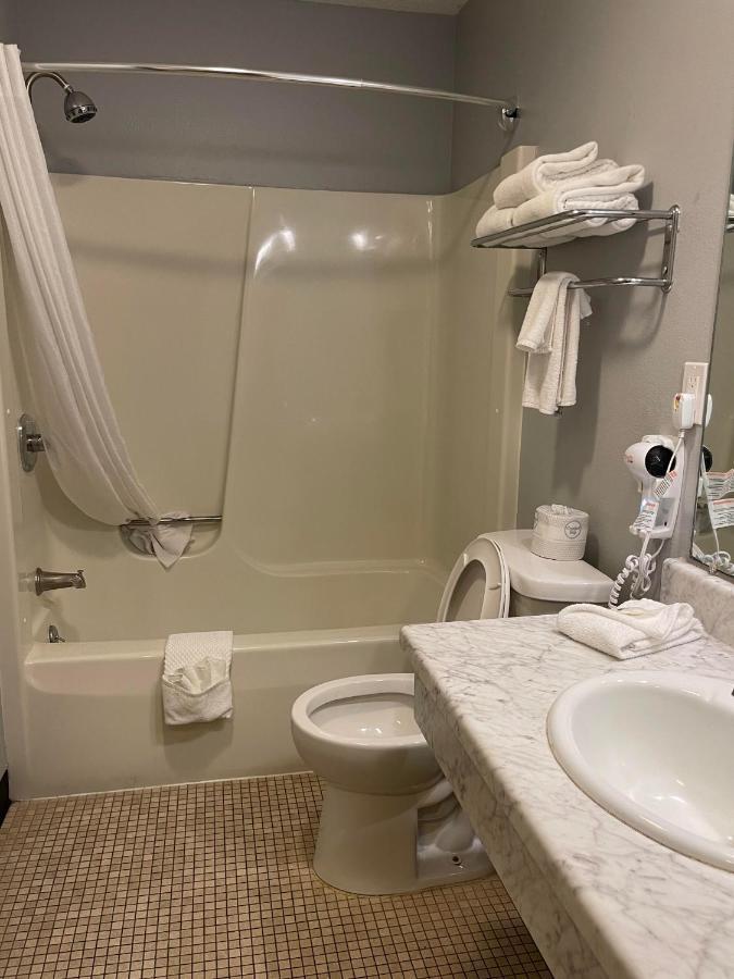 Quality Inn Frontier At Us Hwy 30 Clinton Екстер'єр фото