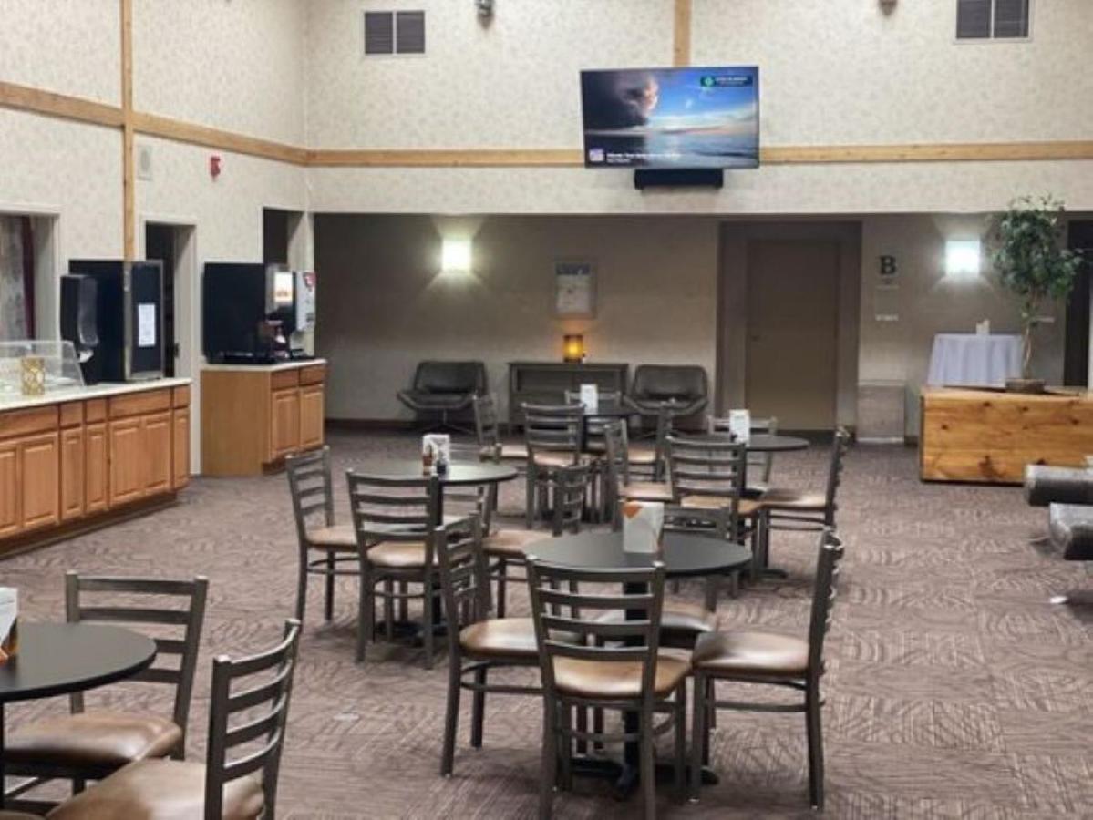 Quality Inn Frontier At Us Hwy 30 Clinton Екстер'єр фото