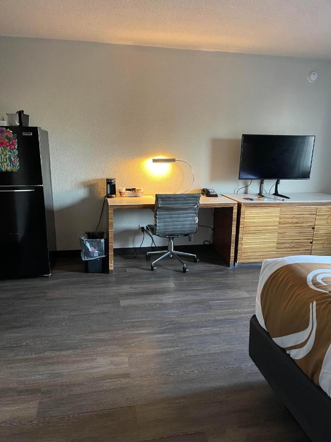 Quality Inn Frontier At Us Hwy 30 Clinton Екстер'єр фото