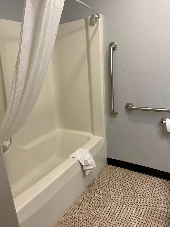 Quality Inn Frontier At Us Hwy 30 Clinton Екстер'єр фото